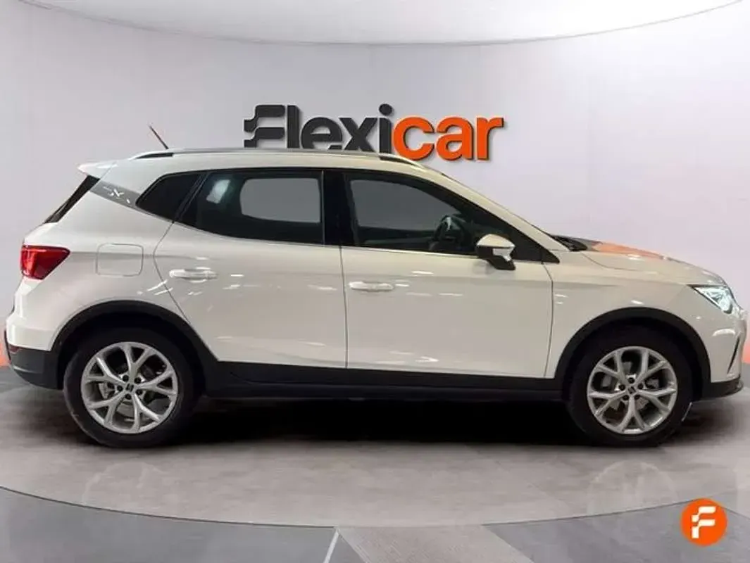 Usado Seat Arona Xperience 110 CV (80 kW) 2023 Blanco SUV