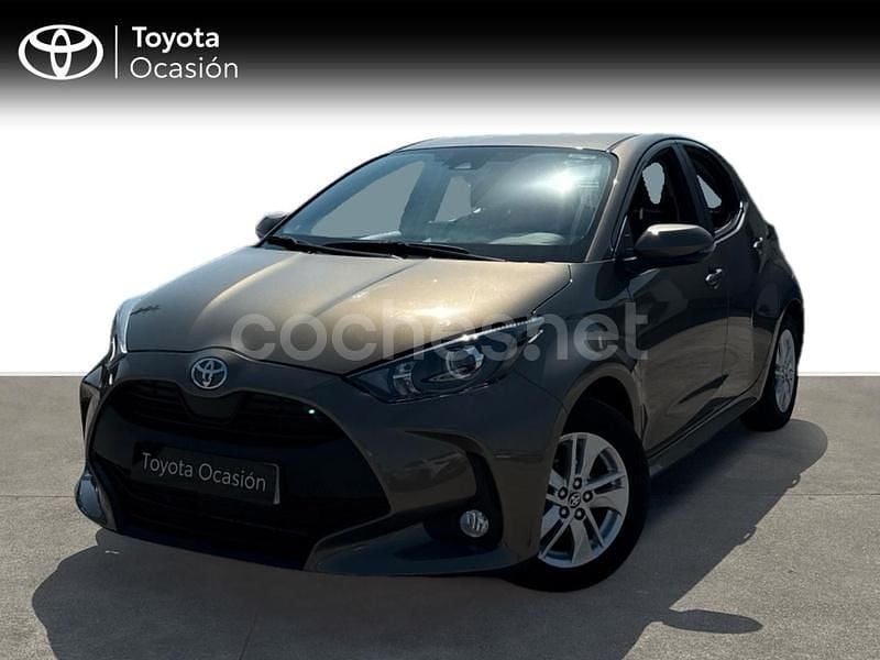Verde Usado 2024 Toyota Yaris Berlina | 18.990 € (Precio justo) - Imagen 1/4