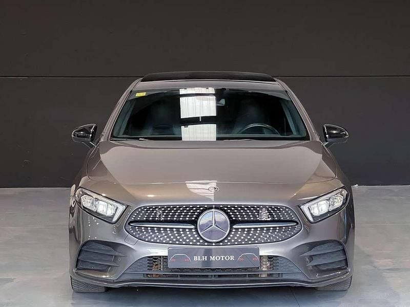 Usado Mercedes A180 116 CV (85 kW) 2018 Gris Utilitario