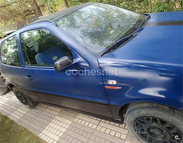 Azul Usado 2001 VW Polo Conceptline Berlina | 1100 € (Buen precio) - Imagen 1/4