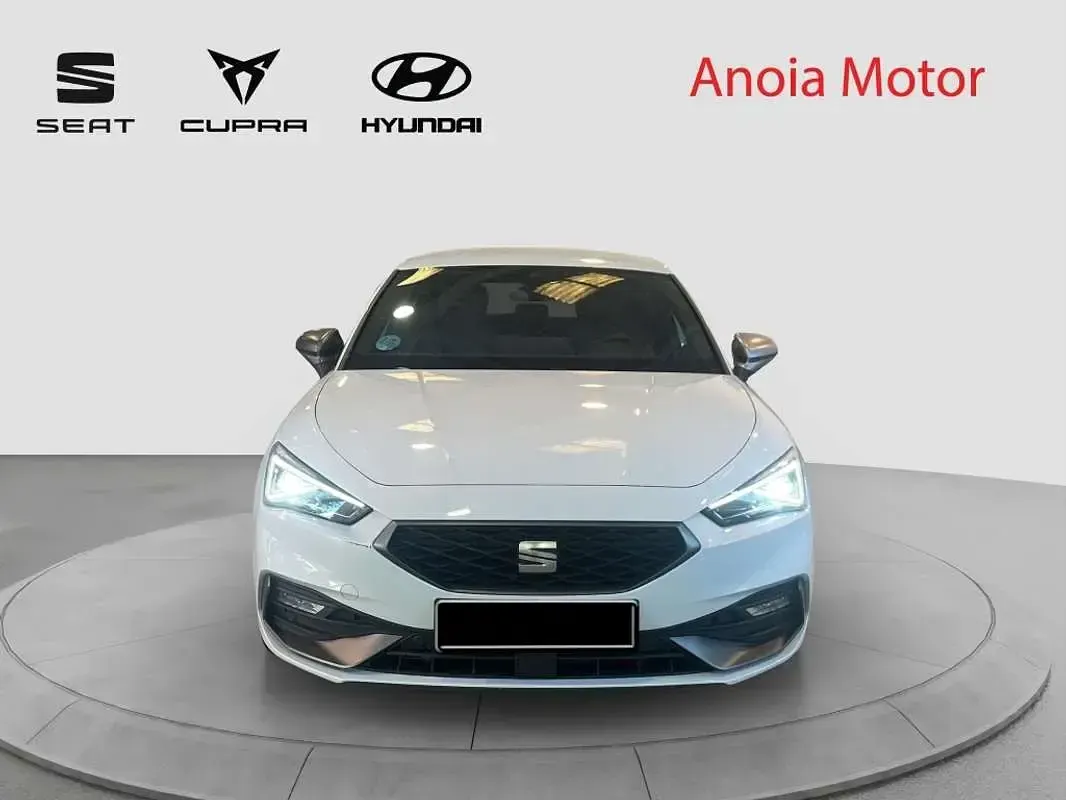 Usado Seat Leon FR 116 CV (85 kW) 2025 Blanco Utilitario