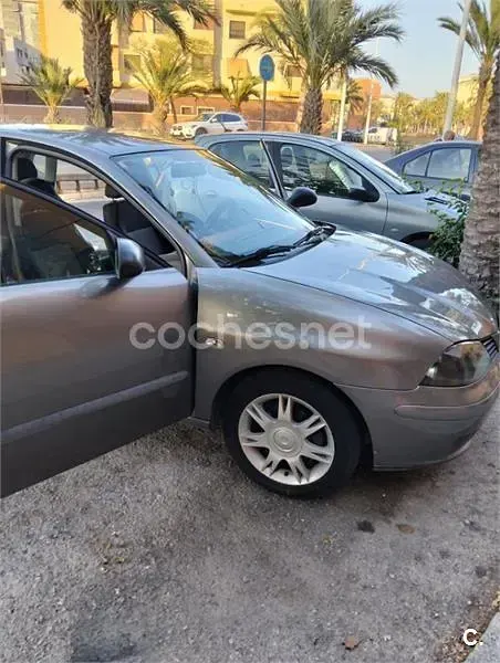 Usado Seat Cordoba Stylance 100 CV (73 kW) 2005 Gris / plata Berlina