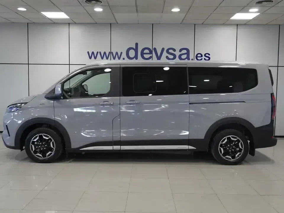 Usado Ford Tourneo Active 170 CV (125 kW) 2026 Gris Monovolumen