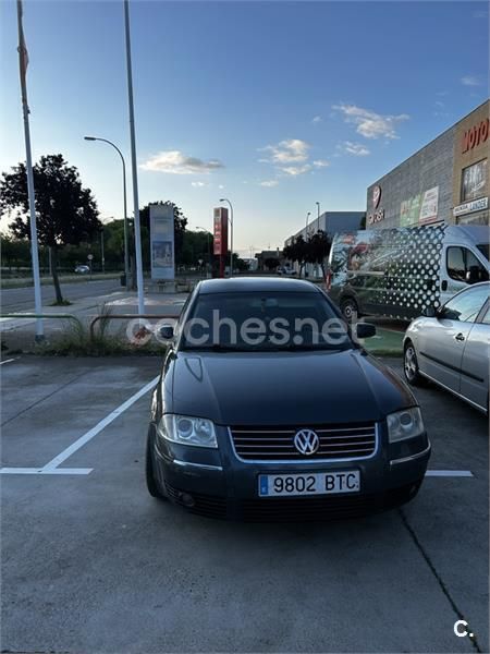 Negro Usado 2002 VW Passat Highline Familiar | 3100 € (Precio justo) - Imagen 1/1