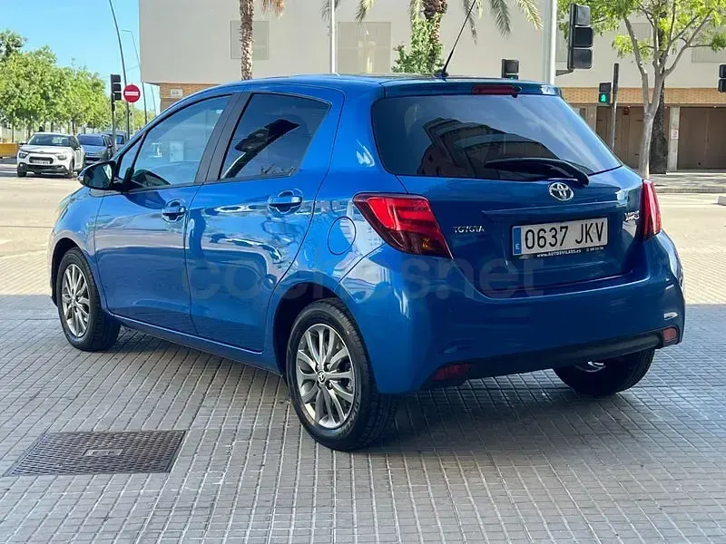 Usado Toyota Yaris Advance 99 CV (72 kW) 2015 Azul Utilitario