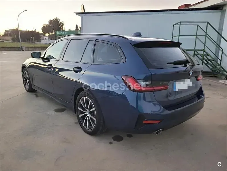 Usado BMW 318 Sport Line 150 CV (110 kW) 2022 Azul Familiar