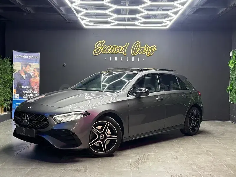 Usado Mercedes A250 218 CV (160 kW) 2024 Gris / plata Berlina
