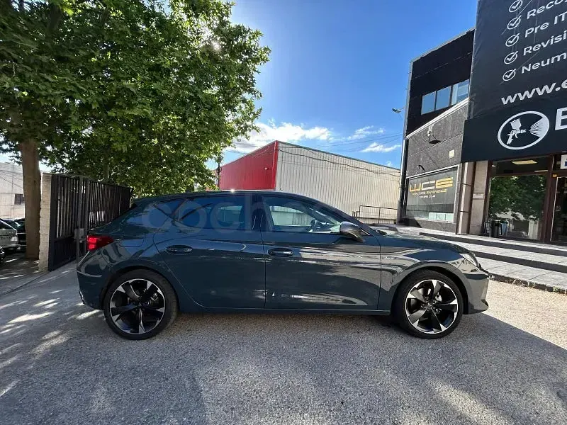 Usado Cupra Leon 150 CV (110 kW) 2025 Gris / plata Berlina