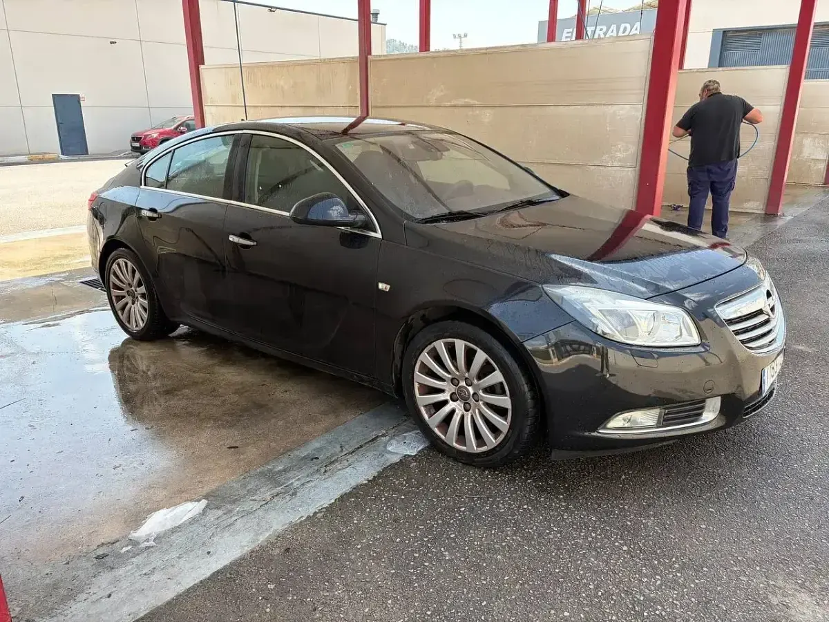 Usado Opel Insignia Cosmo 160 CV (117 kW) 2010 Negro Berlina