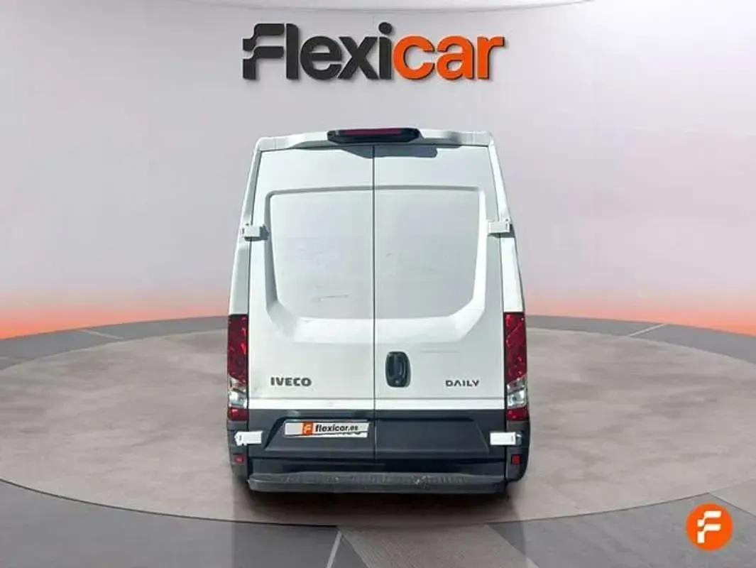 Usado Iveco Daily 156 CV (114 kW) 2023 Blanco Van