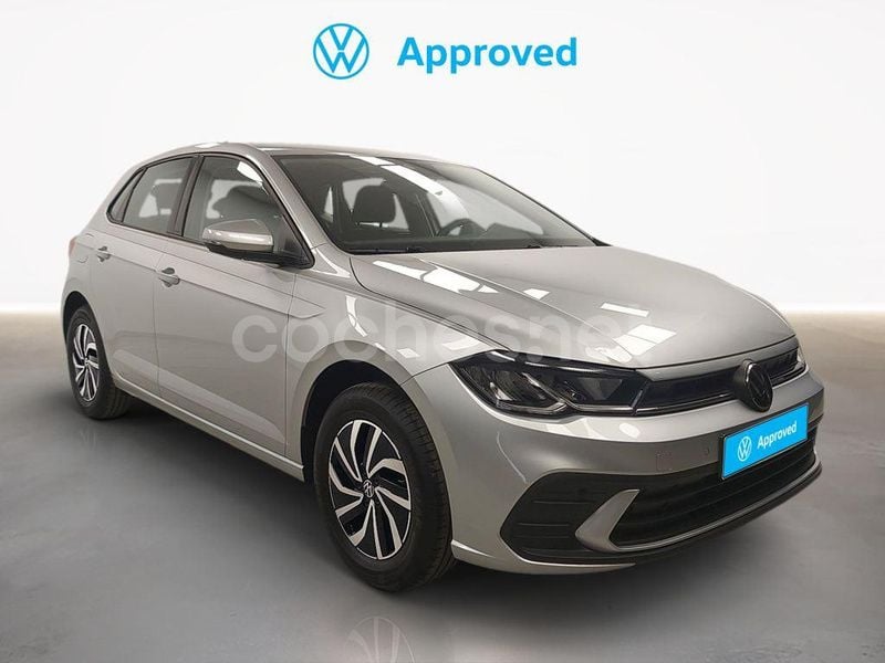 Gris plata Usado 2024 VW Polo Life Berlina | 22.900 € (Un poco caro) - Imagen 1/4