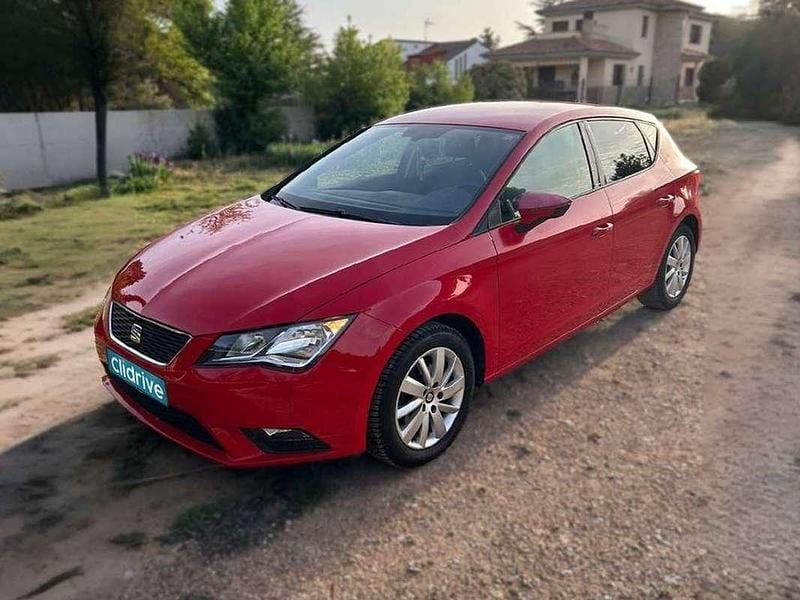 Usado Seat Leon ST Reference 110 CV (80 kW) 2015 Rojo Familiar