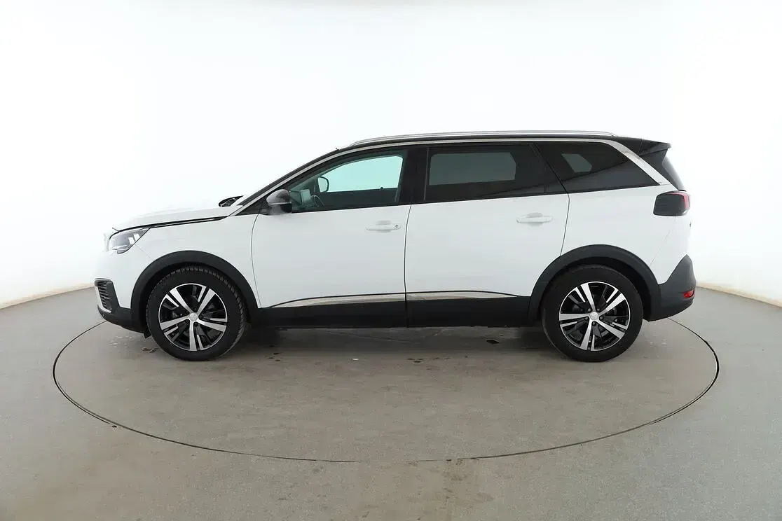 Usado Peugeot 5008 Allure 130 CV (95 kW) 2019 Blanco SUV
