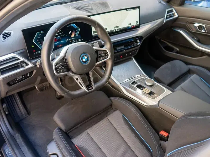 Usado BMW 330e Sport Line 292 CV (214 kW) 2026 Negro Berlina