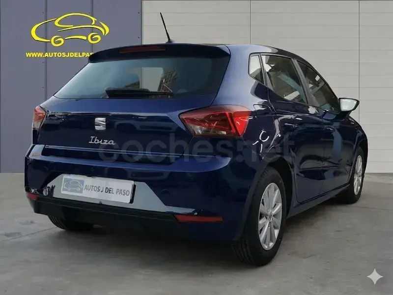 Usado Seat Ibiza Style Plus 110 CV (80 kW) 2022 Azul Utilitario