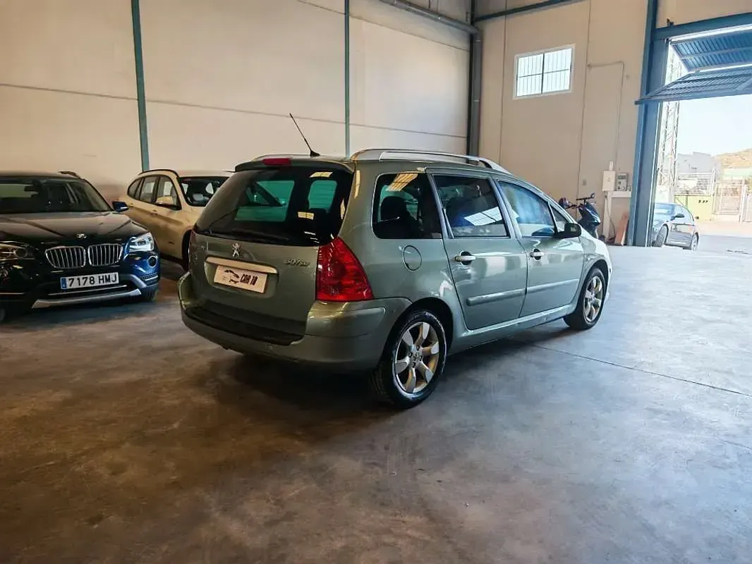 Usado Peugeot 307 109 CV (80 kW) 2007 Azul Familiar