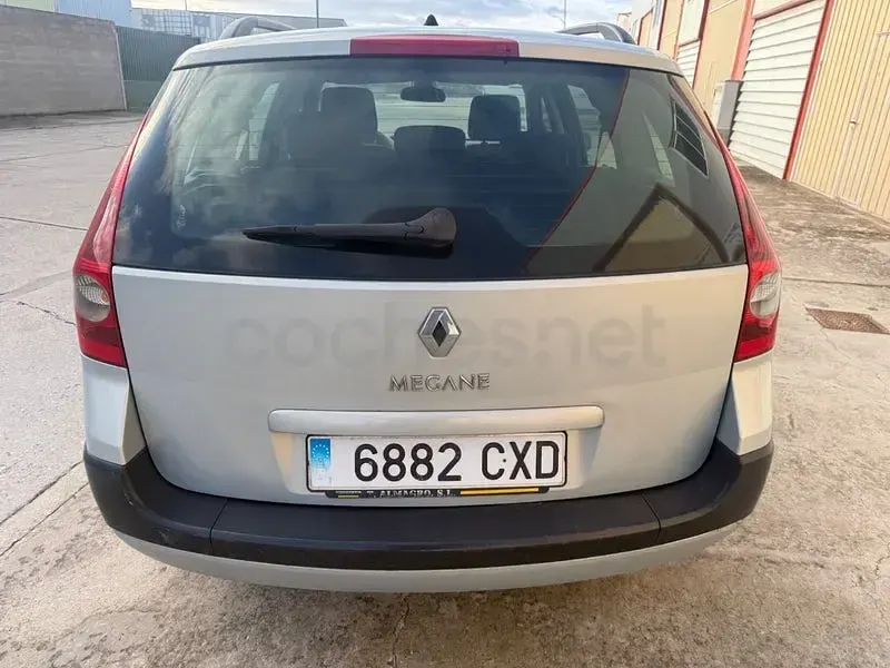 Usado Renault Mégane II Authentique 115 CV (84 kW) 2004 Gris / plata Berlina