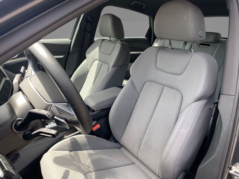 Usado Audi e-tron Sportback S-Line 300 kW (408 CV) 2023 Gris daytona efecto perla SUV