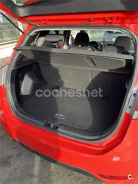Usado Hyundai ix20 Comfort 115 CV (84 kW) 2012 Rojo Utilitario