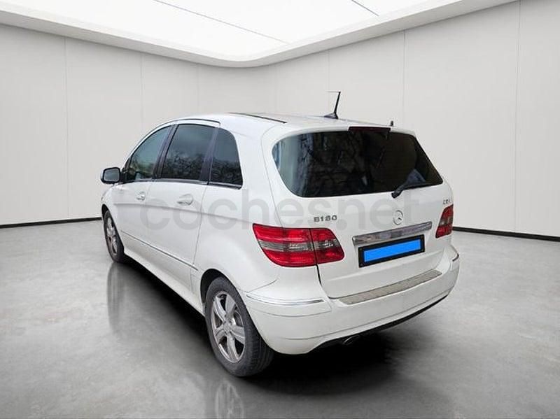 Usado Mercedes B180 109 CV (80 kW) 2009 Blanco Monovolumen