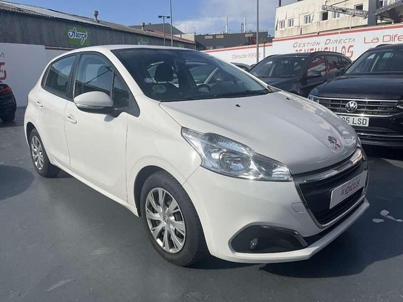 Blanco Usado 2019 Peugeot 208 S Utilitario | 7290 € (Buen precio) - Imagen 1/4