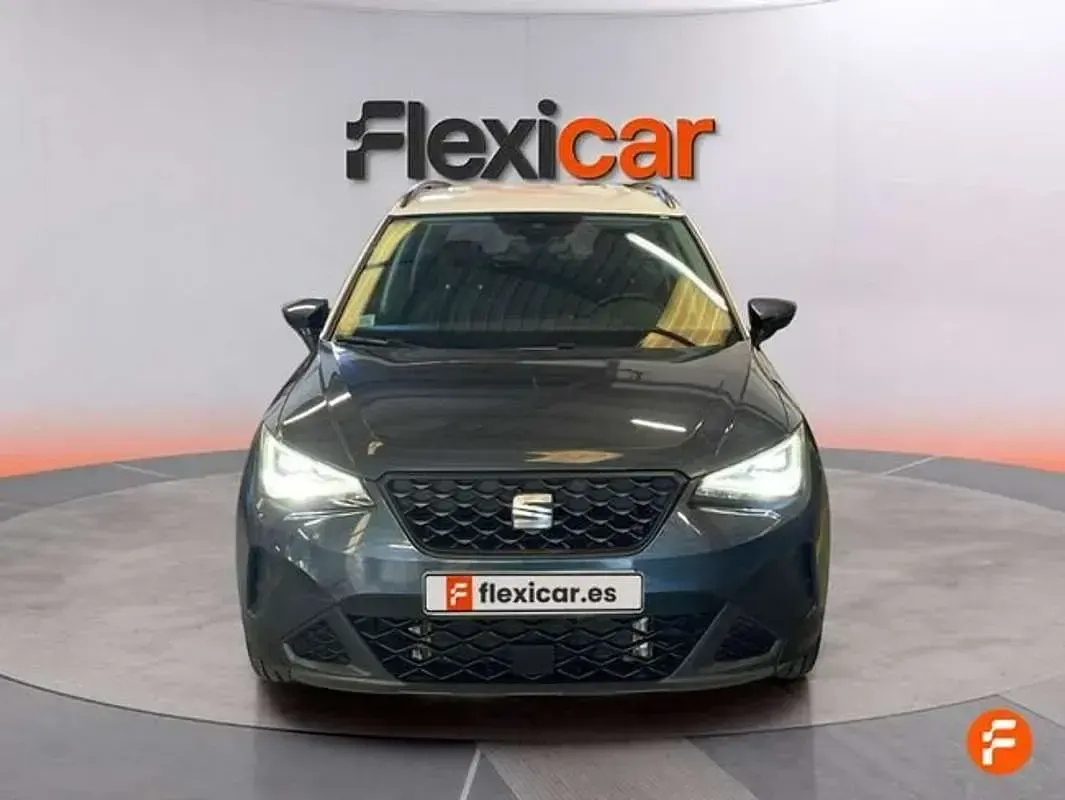 Usado Seat Arona Xperience 110 CV (80 kW) 2022 Gris SUV