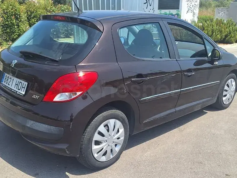 Usado Peugeot 207 75 CV (55 kW) 2011 Marrón Berlina