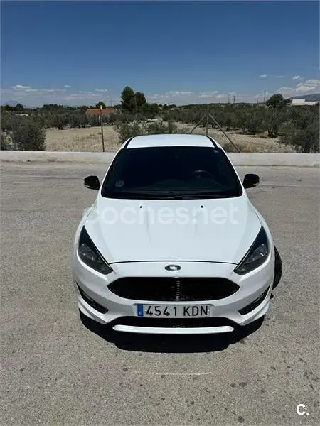 Usado Ford Focus ST-Line 120 CV (88 kW) 2017 Blanco Berlina