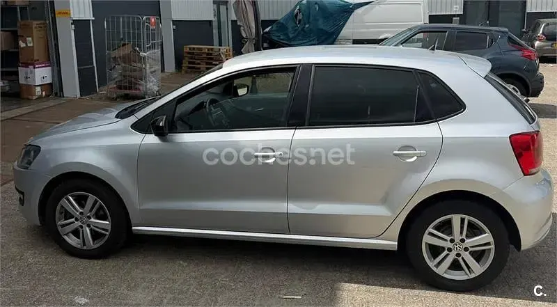Usado VW Polo 75 CV (55 kW) 2010 Gris / plata Utilitario