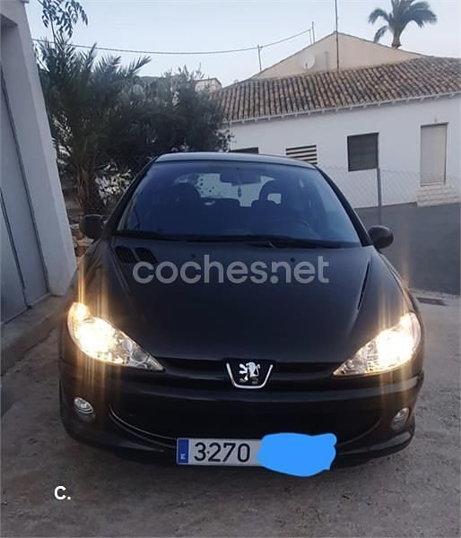 Usado Peugeot 206 90 CV (66 kW) 2006 Negro Berlina