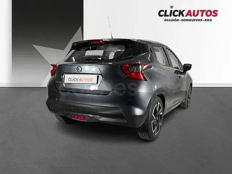 Usado Nissan Micra Acenta 92 CV (67 kW) 2021 Gris / plata Utilitario