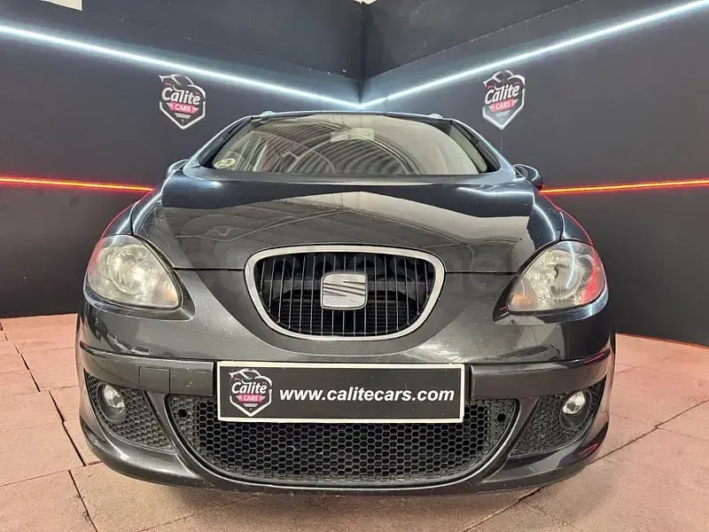 Usado Seat Altea XL Style 105 CV (77 kW) 2008 Gris / plata Monovolumen