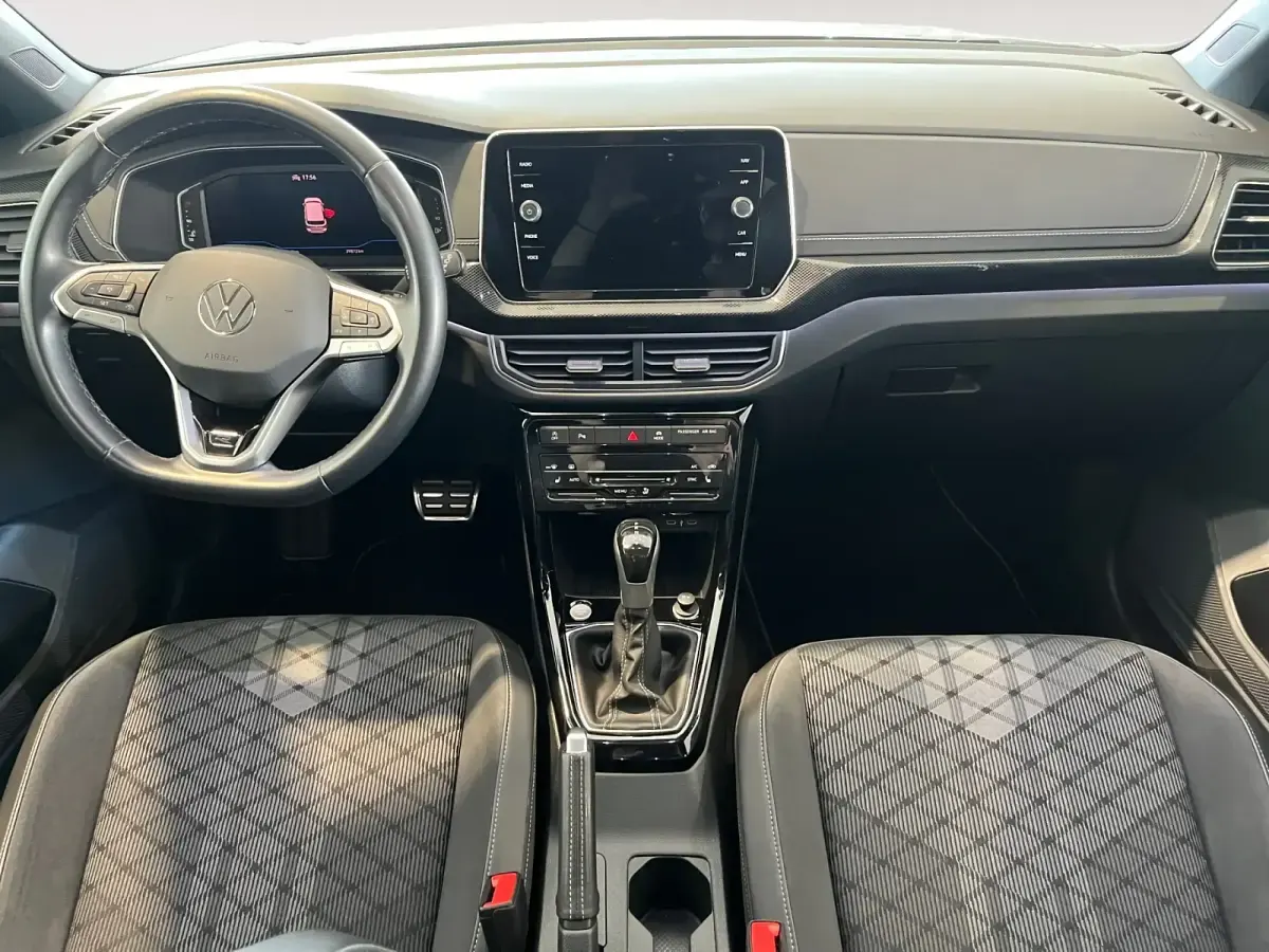 Usado VW T-Cross R-line 150 CV (110 kW) 2024 Gris/plata SUV