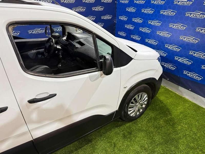 Usado Peugeot Rifter Active 100 CV (73 kW) 2019 Blanco Monovolumen