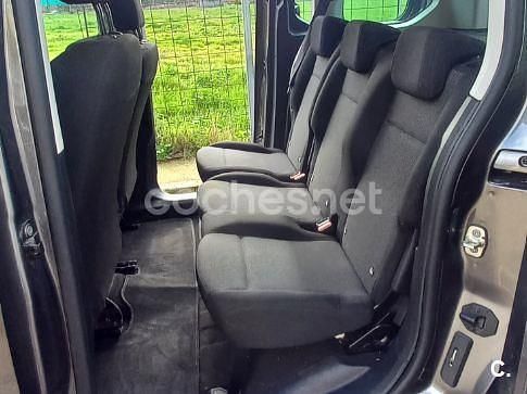 Usado Peugeot Rifter Allure 100 CV (73 kW) 2024 Negro Monovolumen