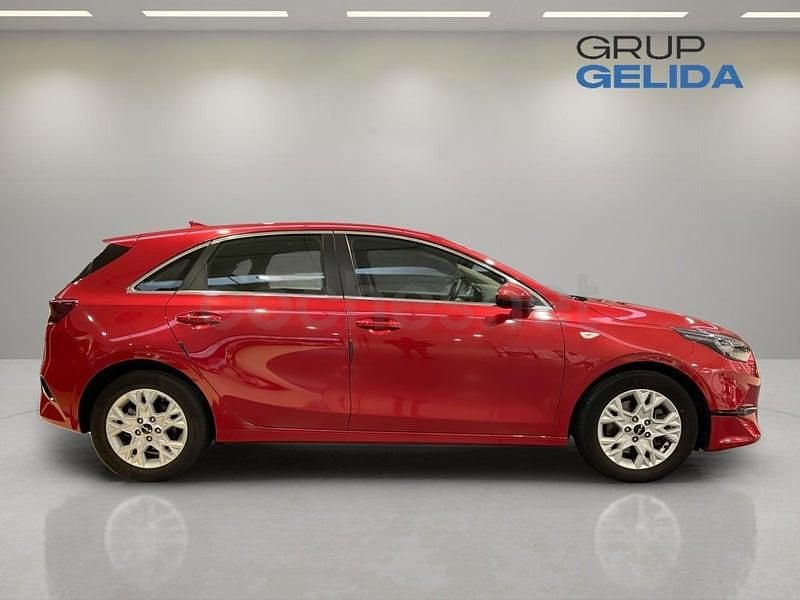 Usado Kia Ceed 120 CV (88 kW) 2023 Rojo Utilitario