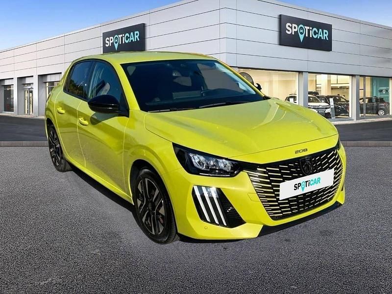 Usado Peugeot 208 Allure 100 CV (73 kW) 2024 Amarillo ãgueda Utilitario