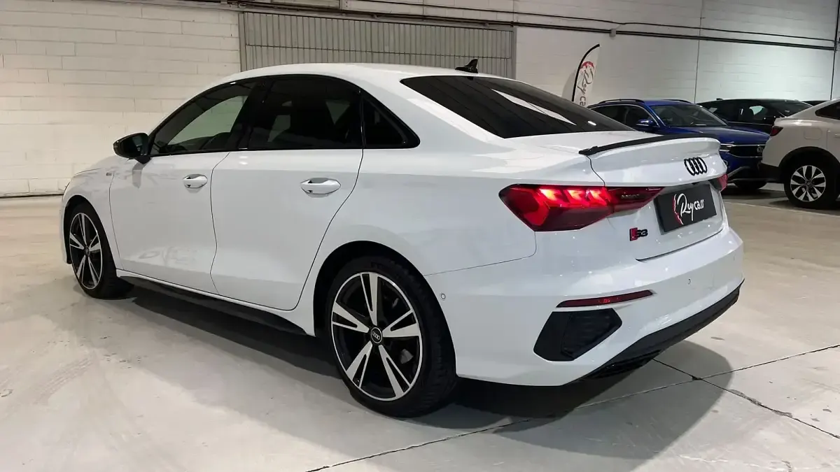 Usado Audi A3 S-Line 116 CV (85 kW) 2021 Blanco Berlina