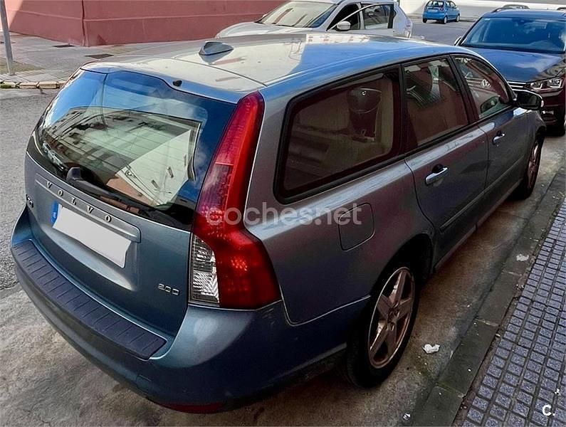 Usado Volvo V50 Momentum 136 CV (100 kW) 2009 Azul Familiar