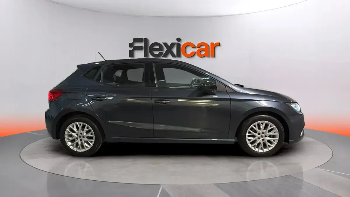 Usado Seat Ibiza Style 80 CV (58 kW) 2024 Gris Utilitario