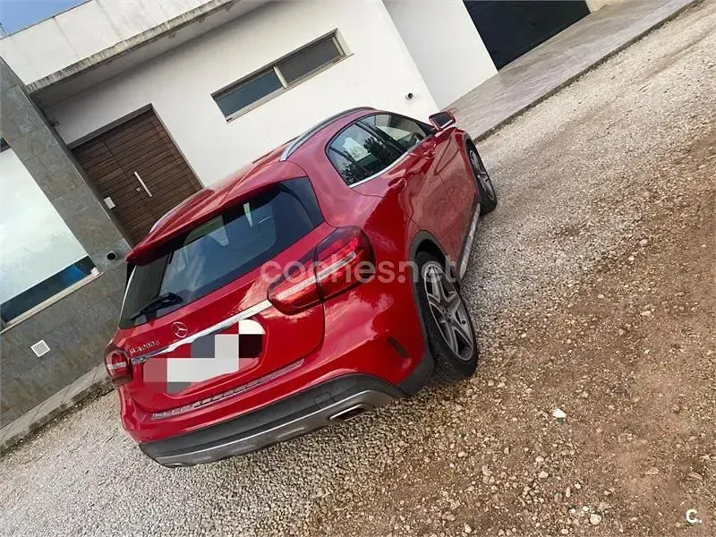 Usado Mercedes GLA200 136 CV (100 kW) 2018 Rojo SUV