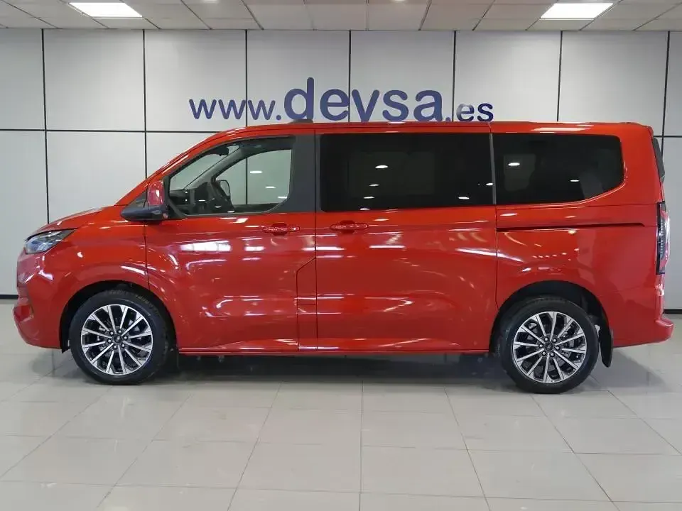 Nuevo Ford Tourneo Titanium X 170 CV (125 kW) 2026 Rojo Monovolumen