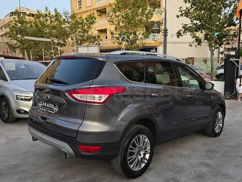 Usado Ford Kuga Titanium 120 CV (88 kW) 2014 Gris / plata SUV