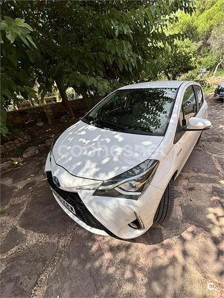 Blanco Usado 2017 Toyota Yaris Hybrid Advance Berlina | 14.000 € (Precio justo) - Imagen 1/4