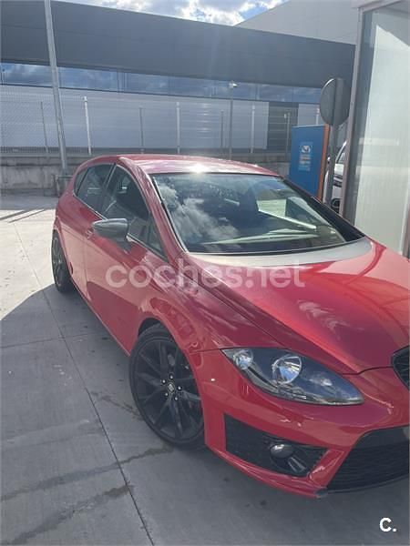 Usado Seat Leon FR 211 CV (155 kW) 2010 Rojo Utilitario
