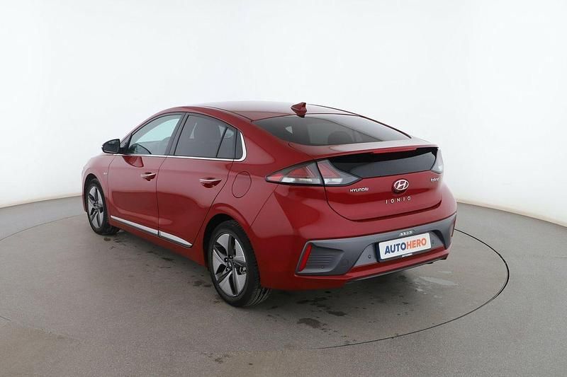 Usado Hyundai Ioniq 141 CV (103 kW) 2020 Rojo Utilitario