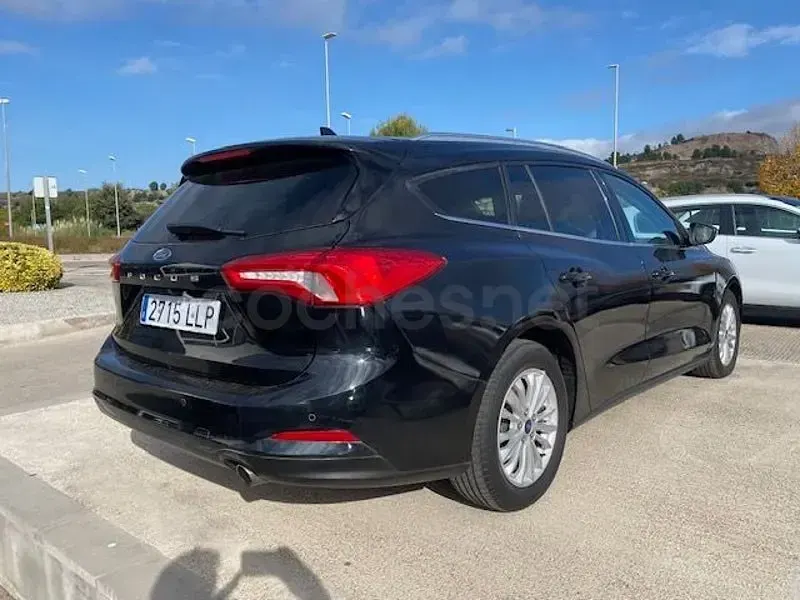 Usado Ford Focus Titanium 120 CV (88 kW) 2020 Negro Familiar