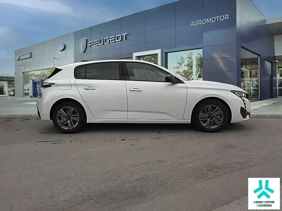 Usado Peugeot 308 Active 110 CV (80 kW) 2022 Blanco Berlina