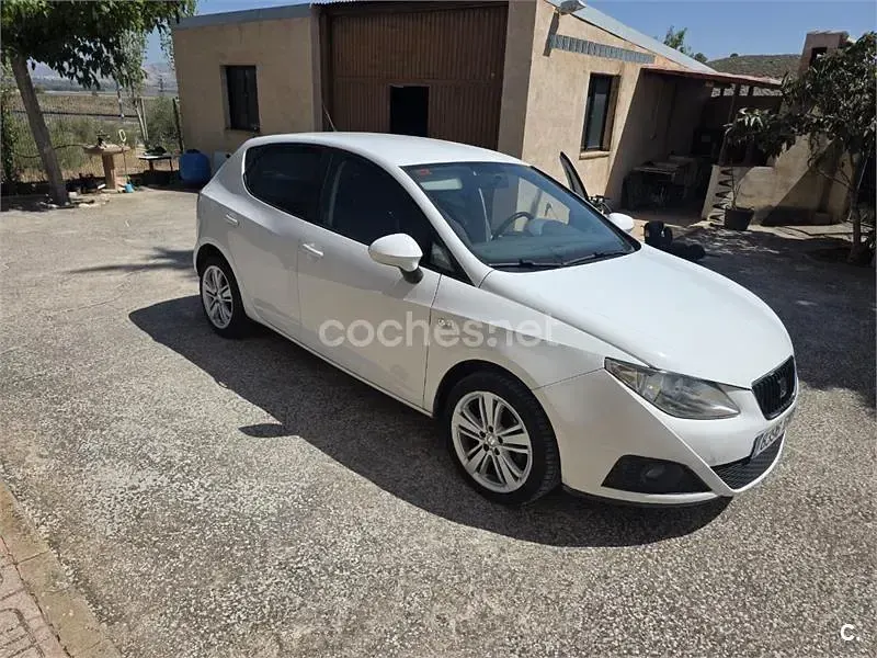 Usado Seat Ibiza 90 CV (66 kW) 2010 Blanco Berlina
