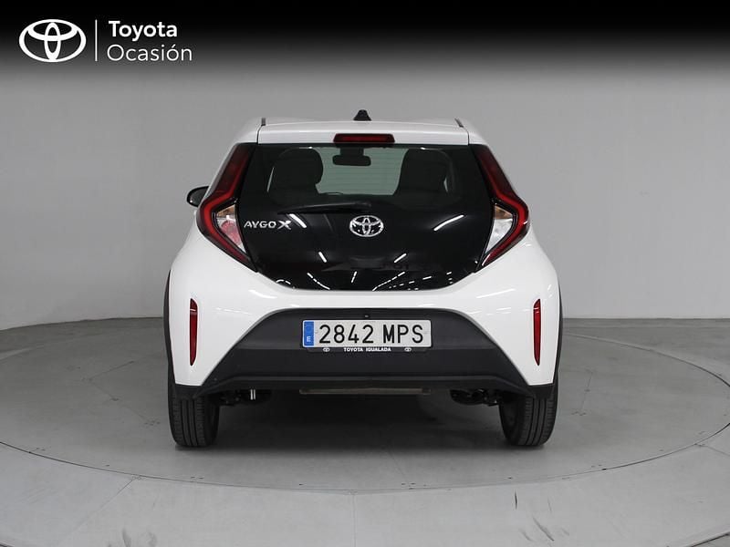 Usado Toyota Aygo X Play 72 CV (52 kW) 2024 Blanco SUV